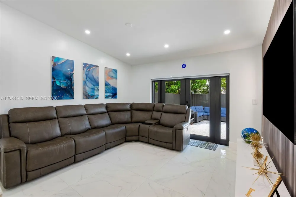 17374 NW 66th Pl Hialeah, FL 33015