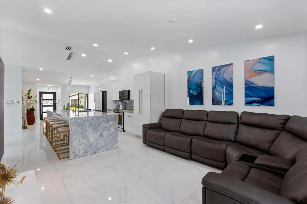 17374 NW 66th Pl Hialeah, FL 33015