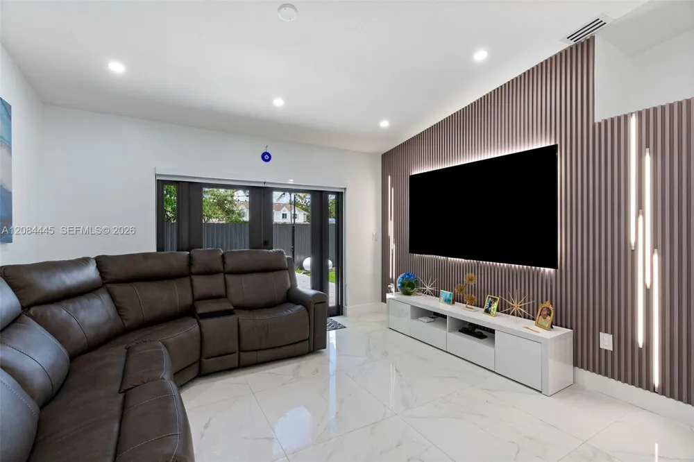 17374 NW 66th Pl Hialeah, FL 33015