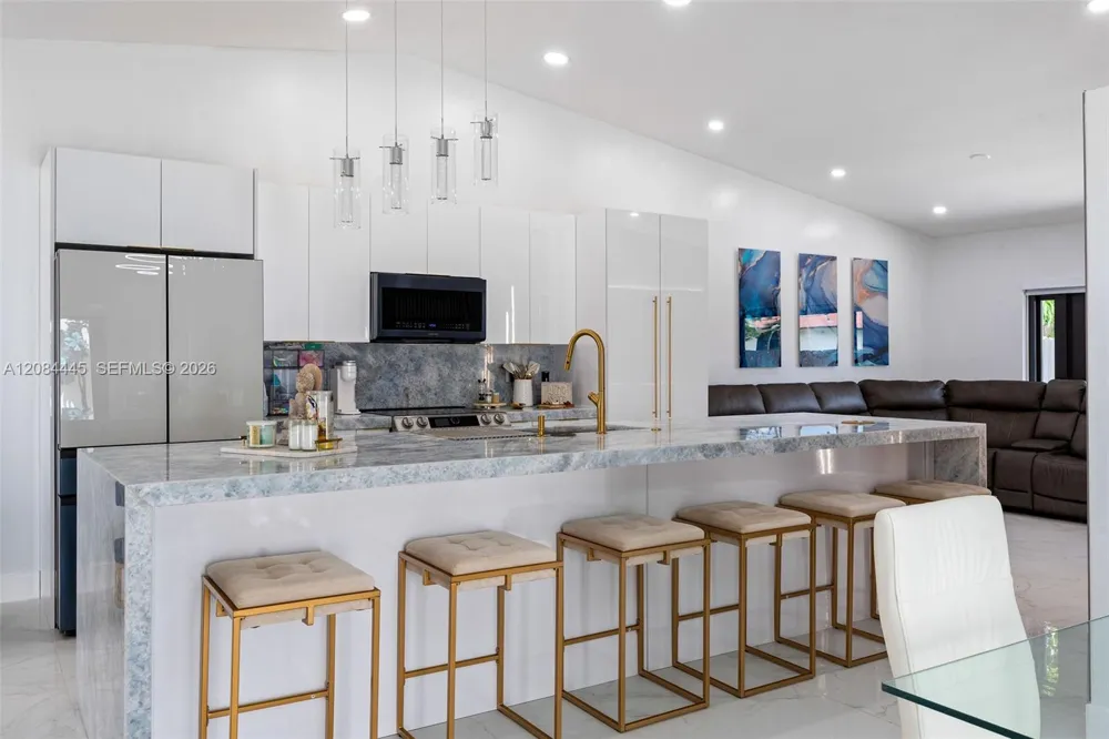 17374 NW 66th Pl Hialeah, FL 33015