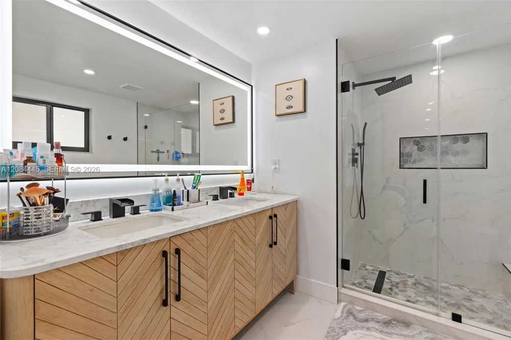 17374 NW 66th Pl Hialeah, FL 33015
