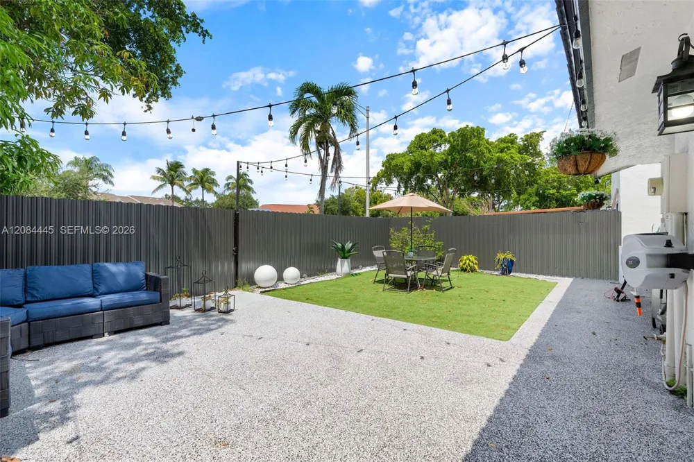 17374 NW 66th Pl Hialeah, FL 33015