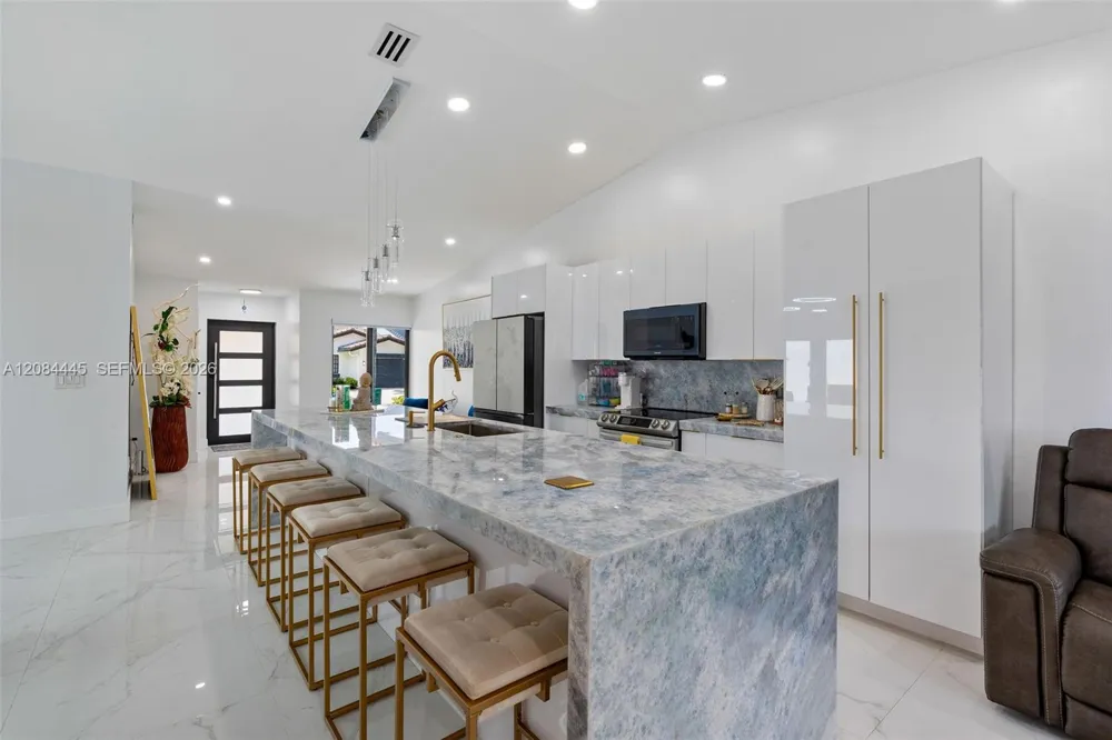 17374 NW 66th Pl Hialeah, FL 33015