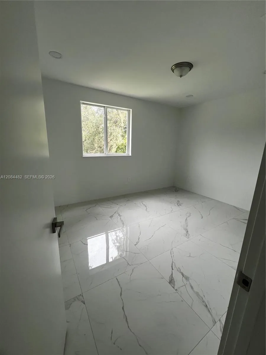 2100 NW 102nd St #2 Miami, FL 33147