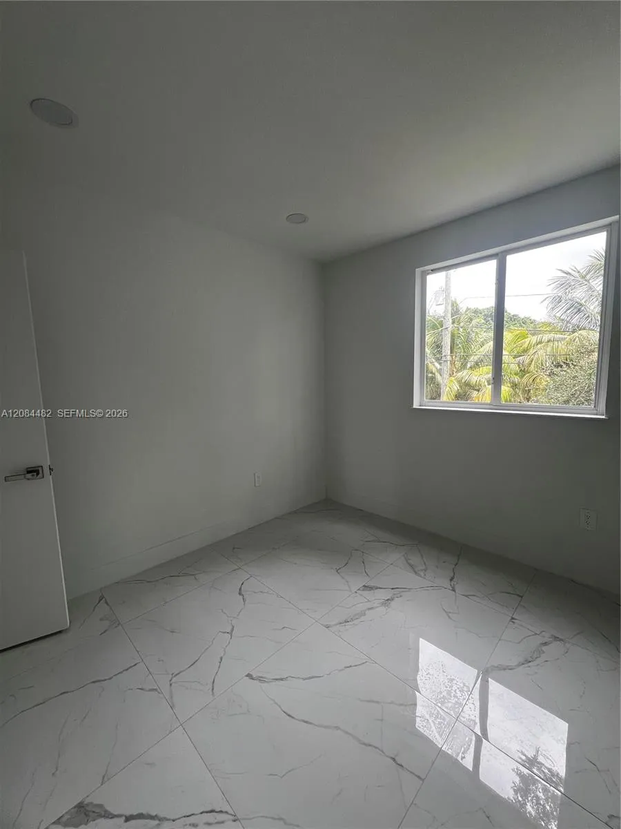 2100 NW 102nd St #2 Miami, FL 33147