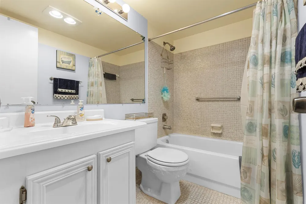 159 Newport J Deerfield Beach, FL 33442