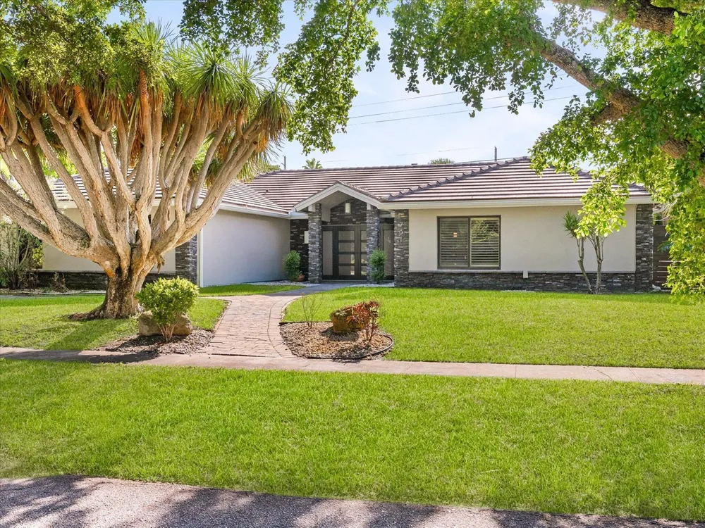 701 BUOY ROAD North Palm Beach, FL 33408