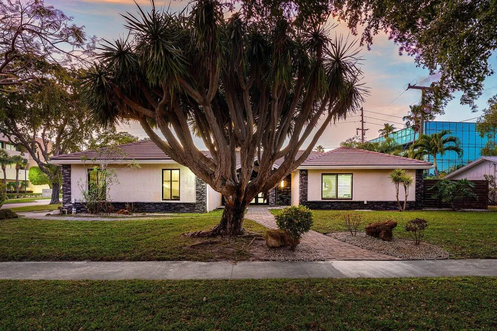 701 BUOY ROAD North Palm Beach, FL 33408