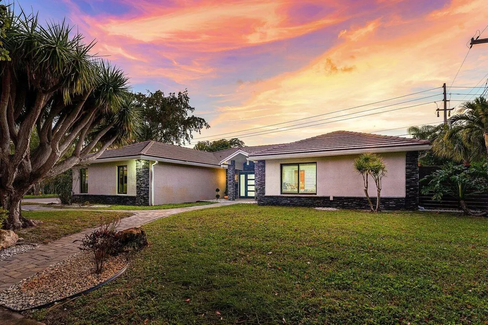 701 BUOY ROAD North Palm Beach, FL 33408
