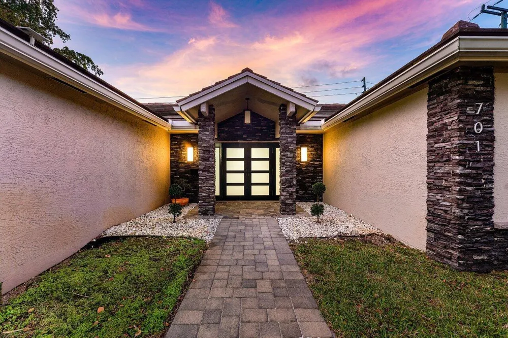 701 BUOY ROAD North Palm Beach, FL 33408