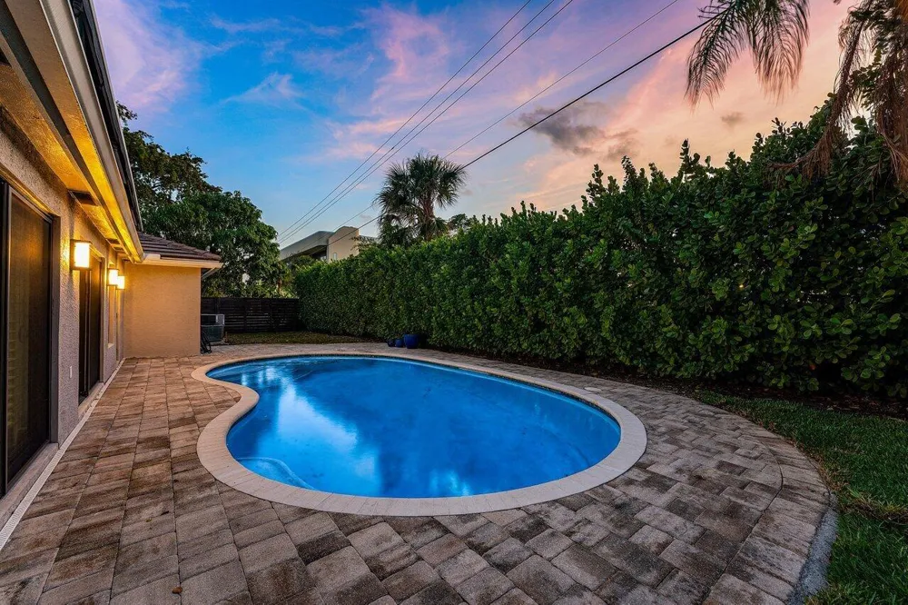 701 BUOY ROAD North Palm Beach, FL 33408