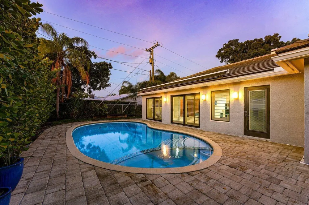 701 BUOY ROAD North Palm Beach, FL 33408