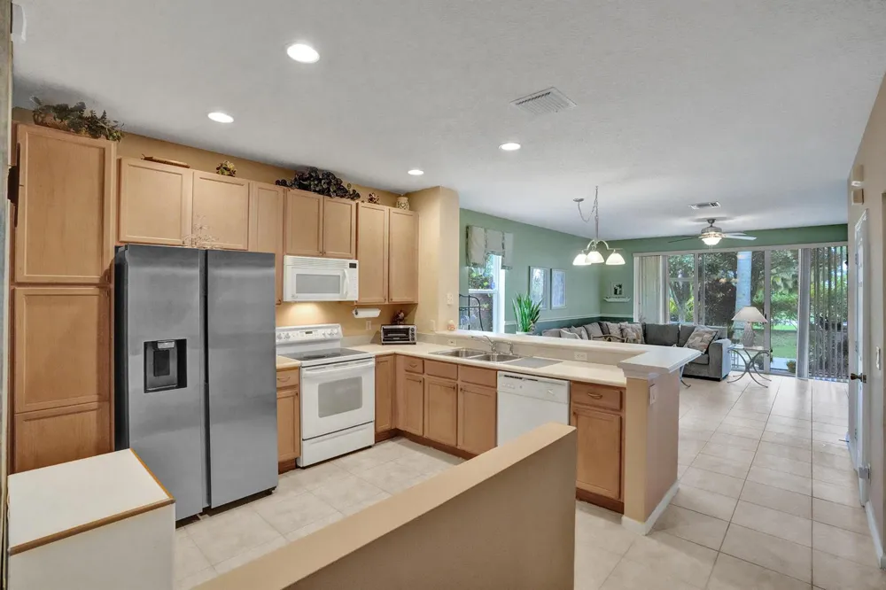 8055 BELLAGIO LANE Boynton Beach, FL 33472