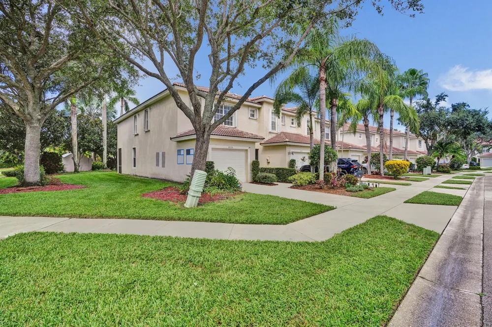 8055 BELLAGIO LANE Boynton Beach, FL 33472