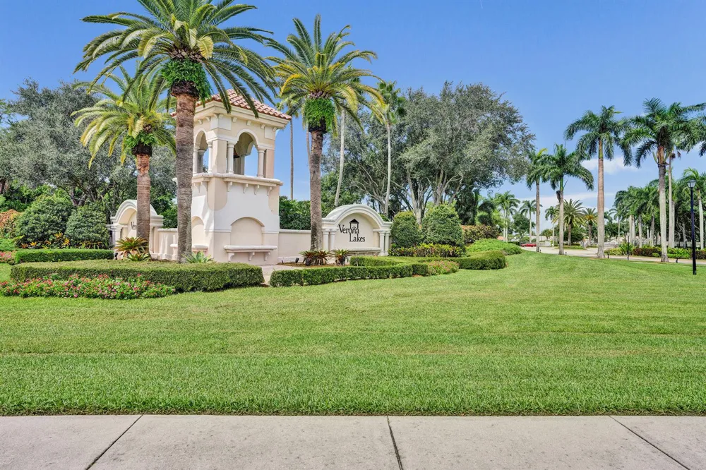 8055 BELLAGIO LANE Boynton Beach, FL 33472