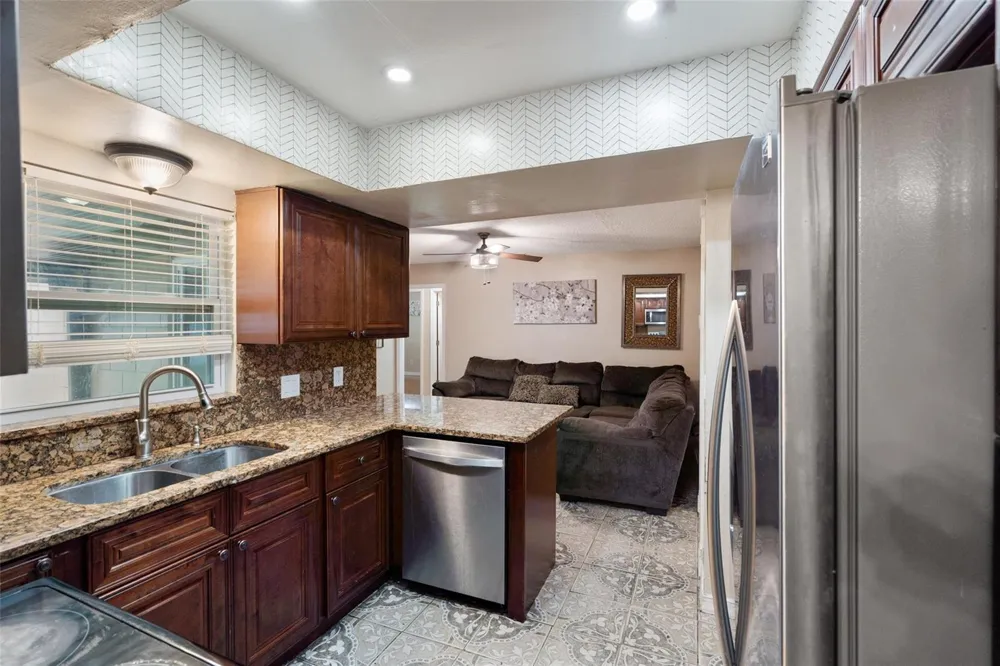 418 DECLARATION DRIVE Orlando, FL 32809