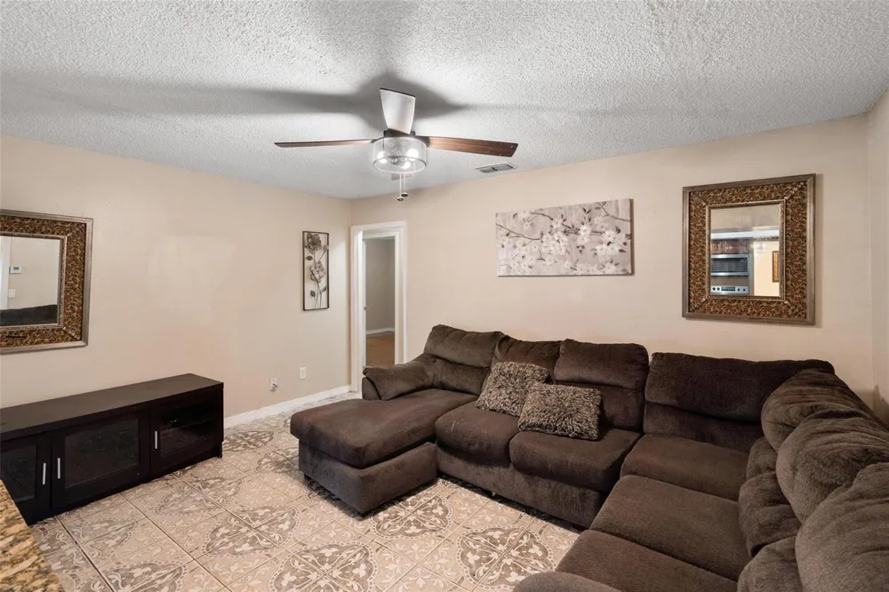418 DECLARATION DRIVE Orlando, FL 32809