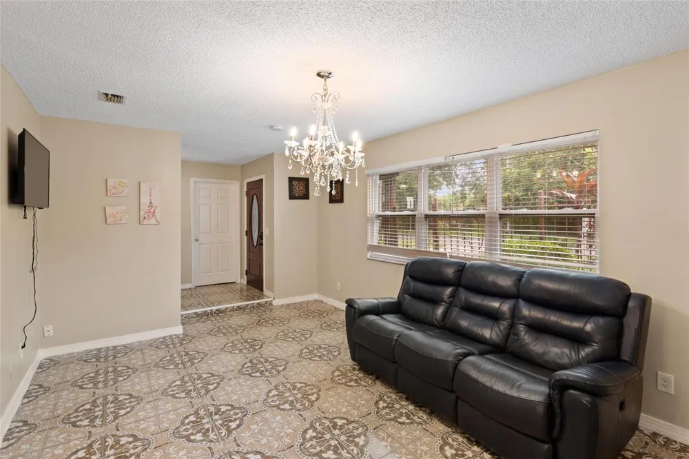 418 DECLARATION DRIVE Orlando, FL 32809