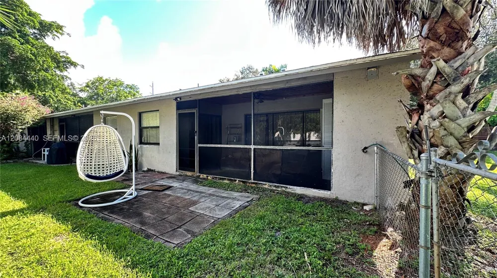 566 SW 20th Ct #5 Delray Beach, FL 33445