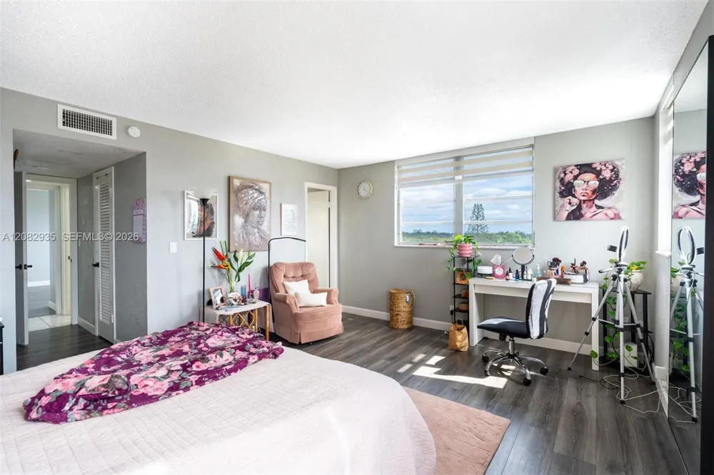 1811 Jefferson St #601 Hollywood, FL 33020