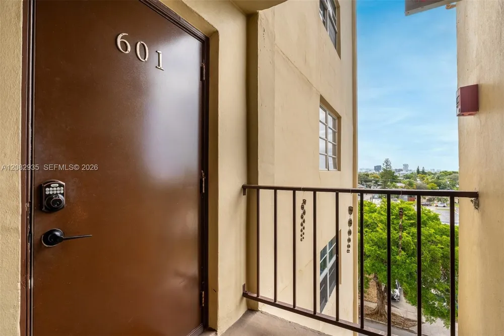 1811 Jefferson St #601 Hollywood, FL 33020