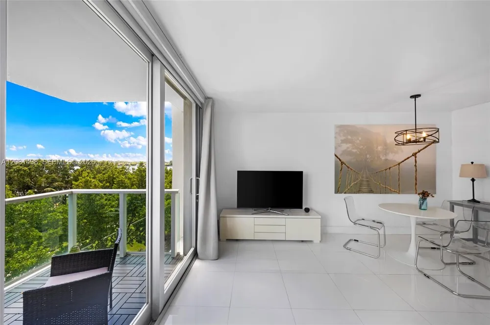 1000 West Ave #328 Miami Beach, FL 33139