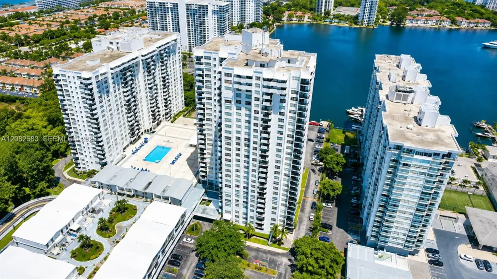 2750 NE 183rd St #PH05 Aventura, FL 33160