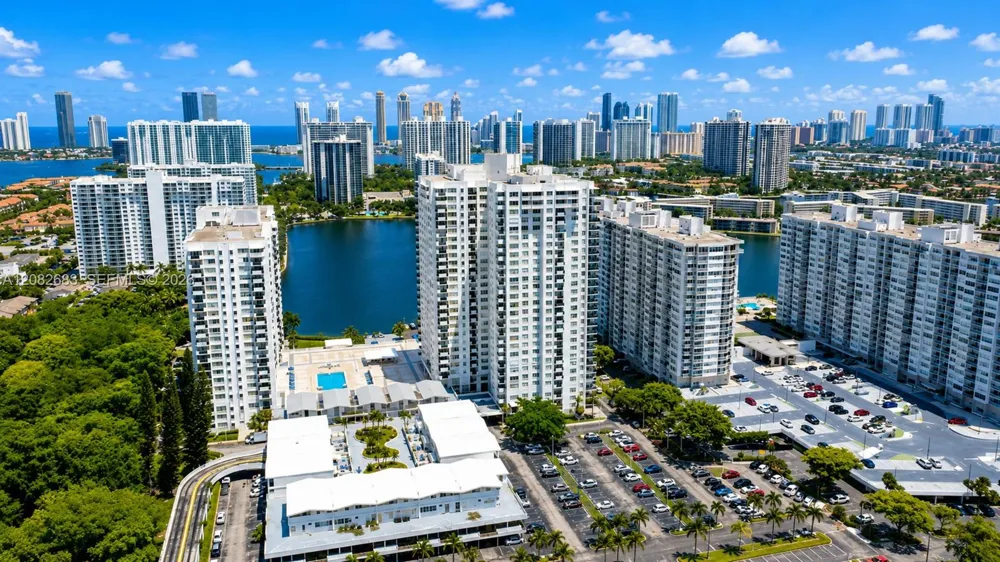 2750 NE 183rd St #PH05 Aventura, FL 33160