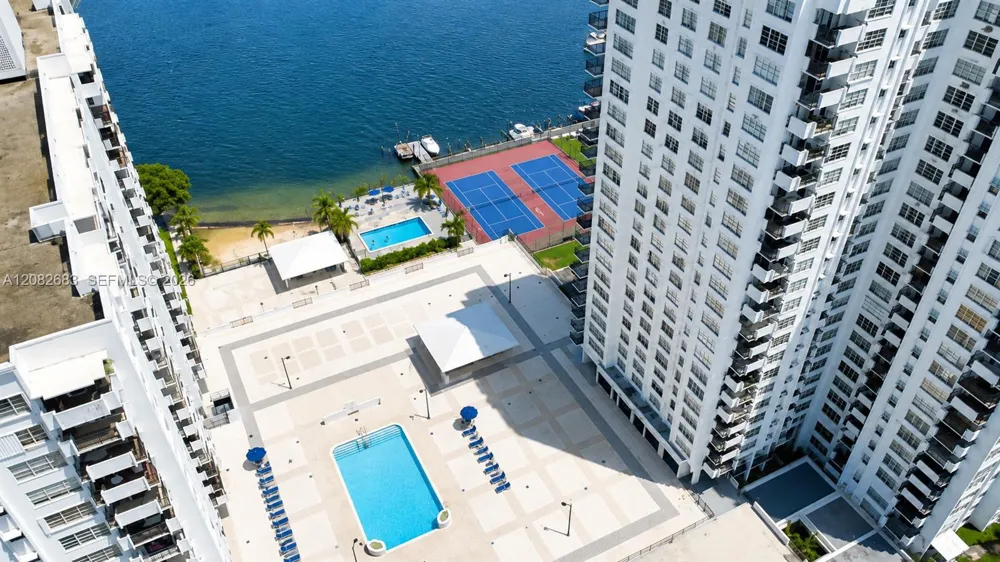 2750 NE 183rd St #PH05 Aventura, FL 33160