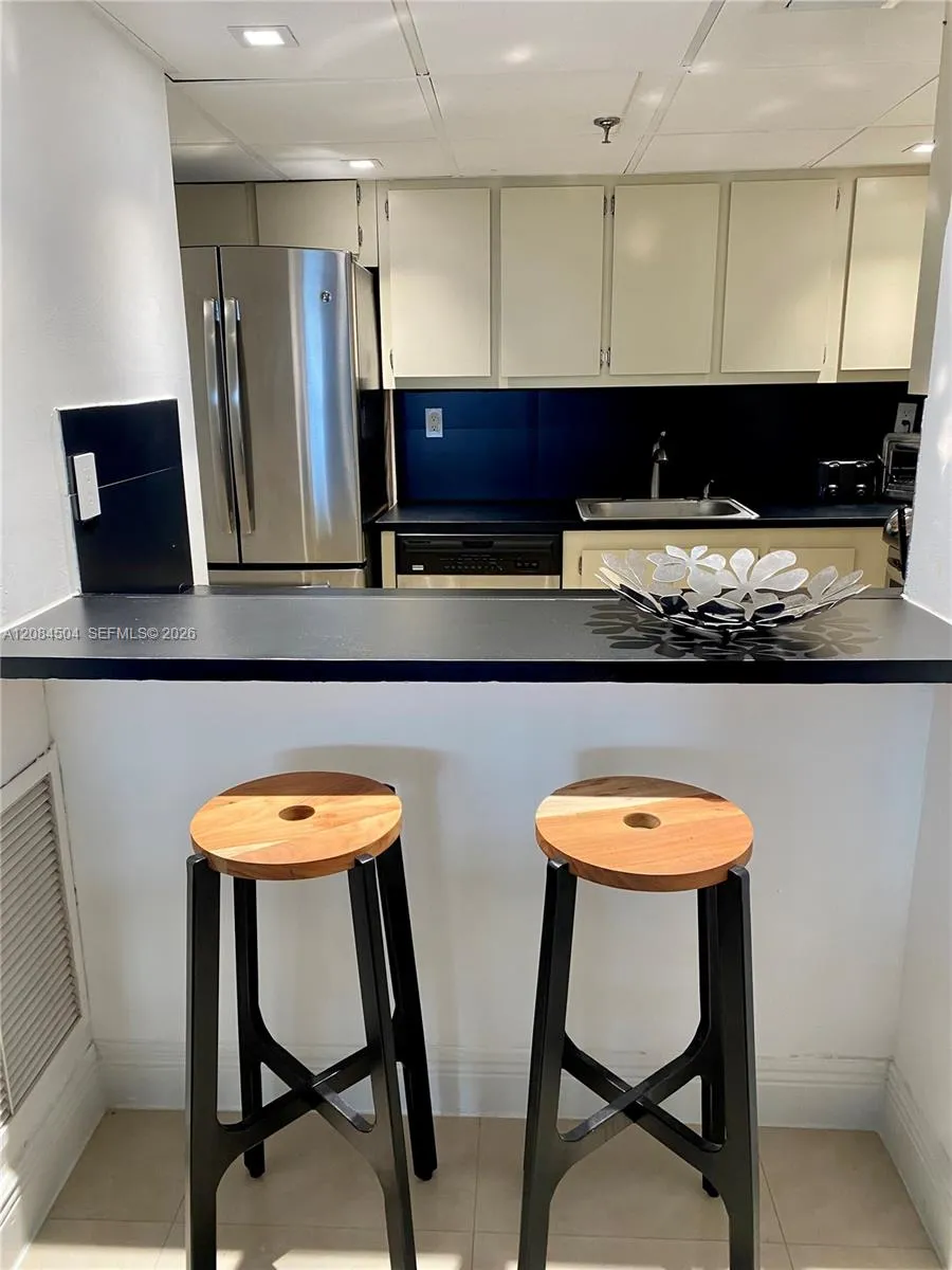 2401 Collins Ave #1112 Miami Beach, FL 33140