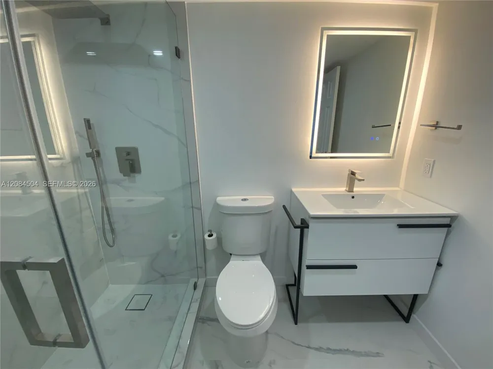 2401 Collins Ave #1112 Miami Beach, FL 33140