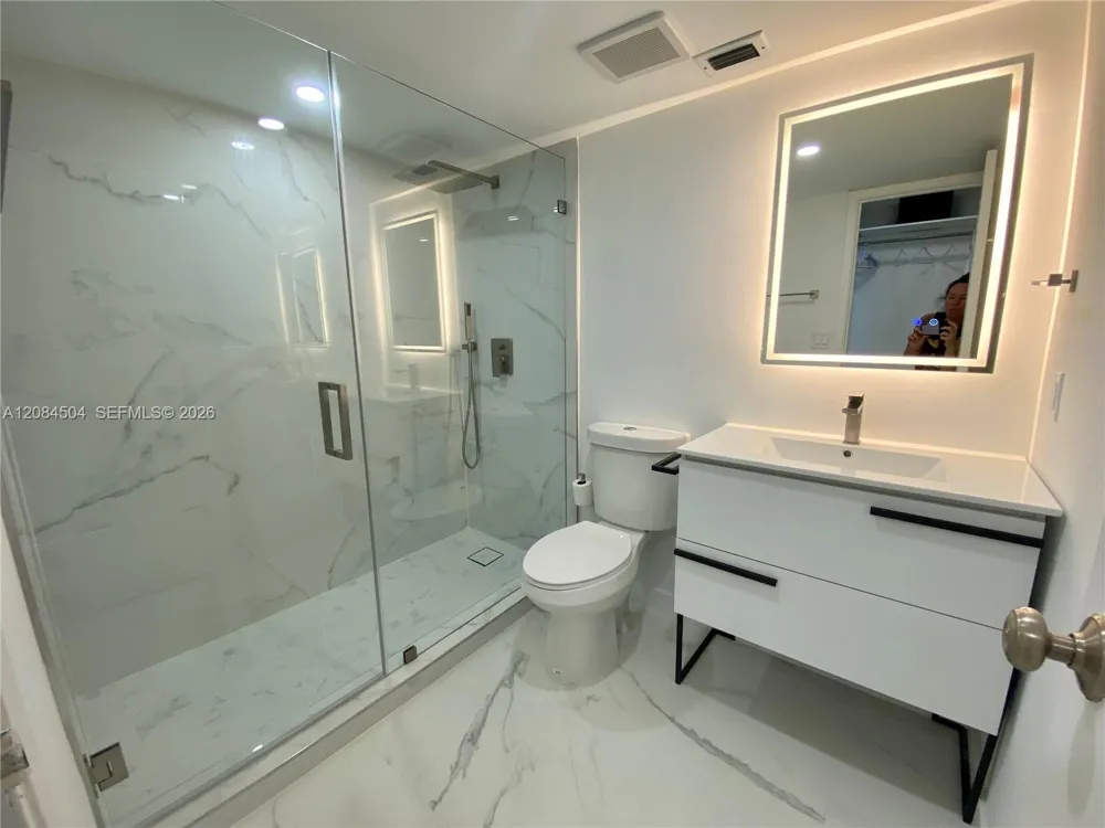 2401 Collins Ave #1112 Miami Beach, FL 33140