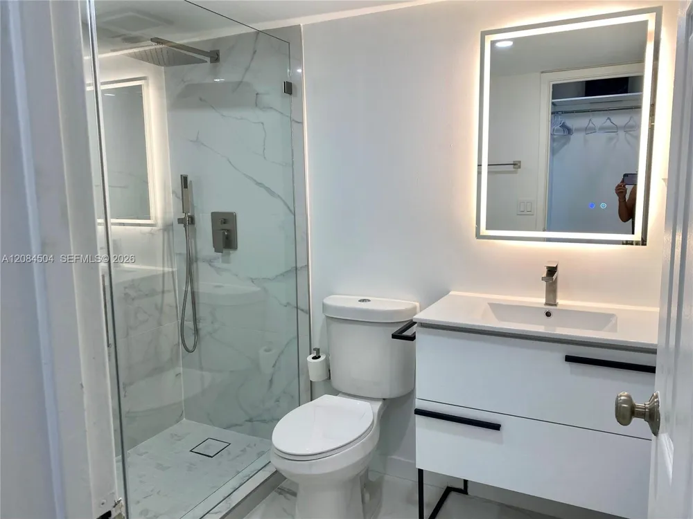 2401 Collins Ave #1112 Miami Beach, FL 33140