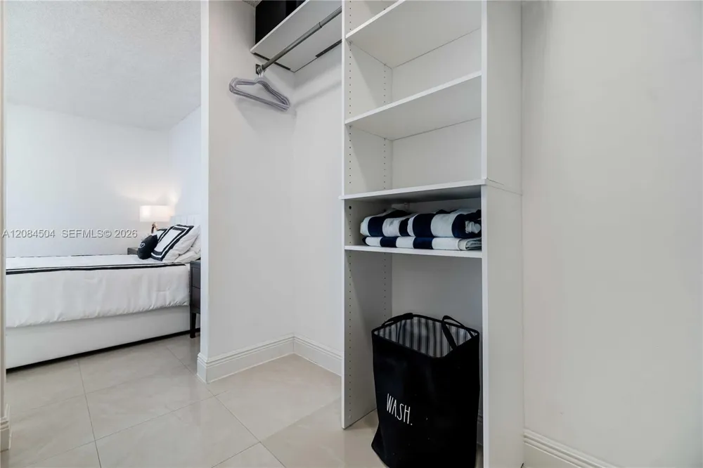 2401 Collins Ave #1112 Miami Beach, FL 33140