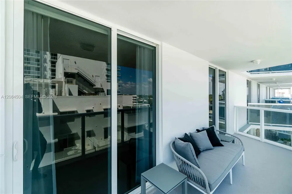 2401 Collins Ave #1112 Miami Beach, FL 33140