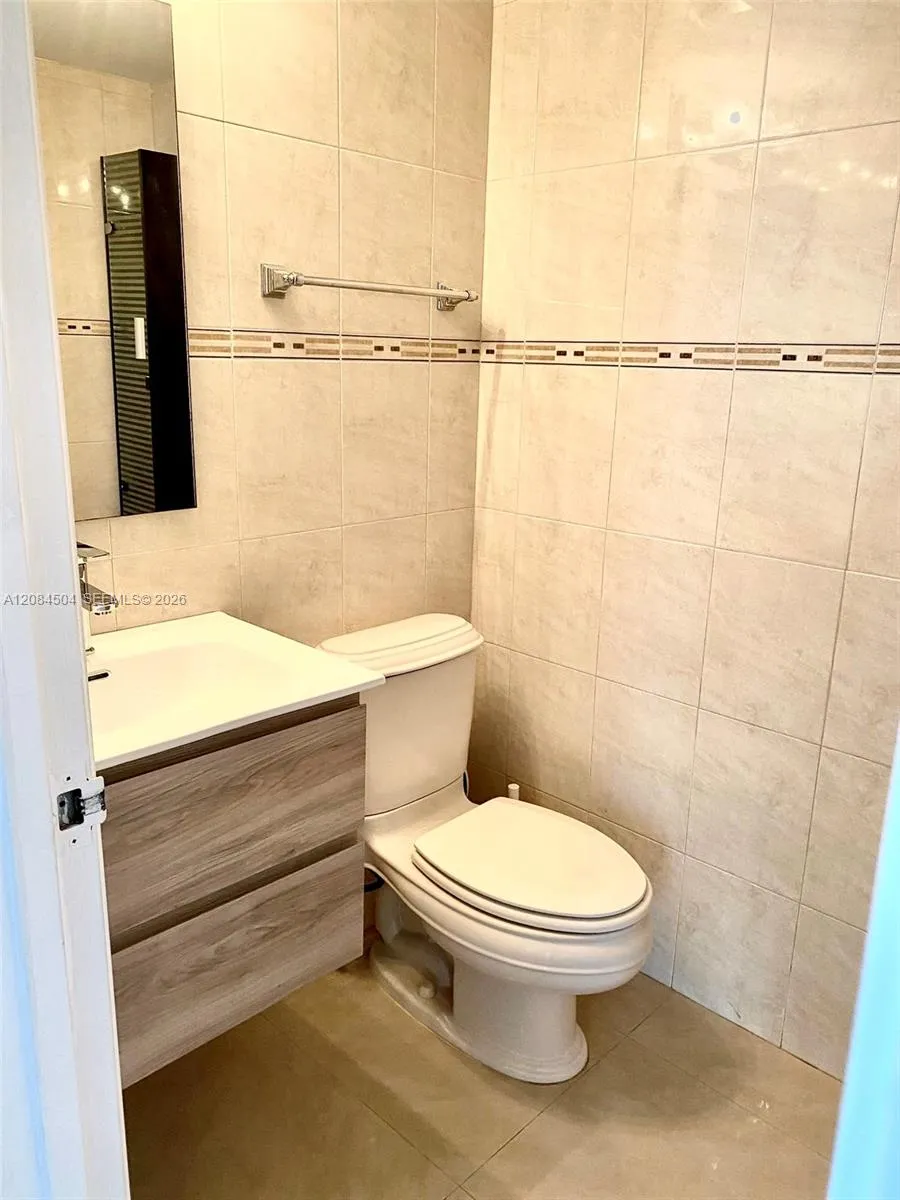 2401 Collins Ave #1112 Miami Beach, FL 33140