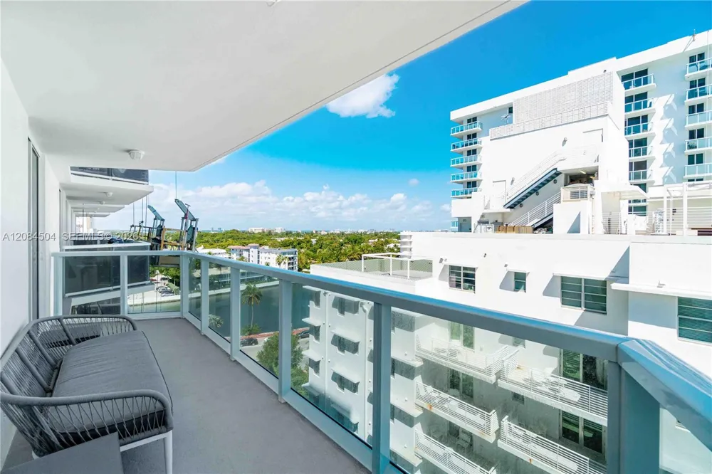 2401 Collins Ave #1112 Miami Beach, FL 33140