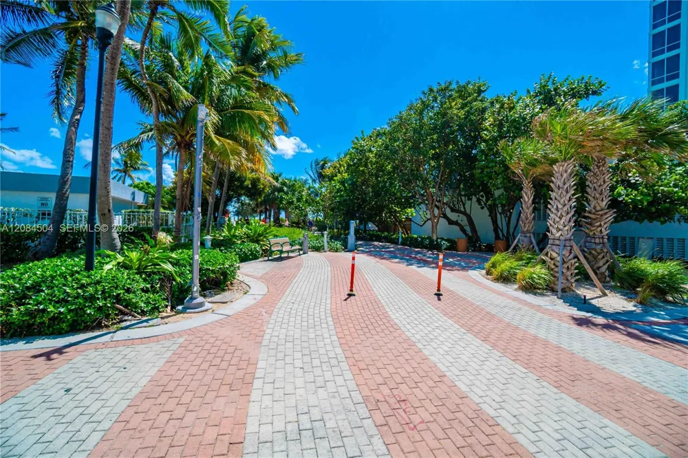 2401 Collins Ave #1112 Miami Beach, FL 33140