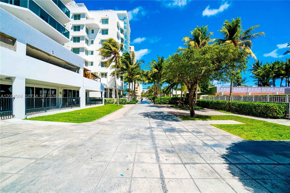 2401 Collins Ave #1112 Miami Beach, FL 33140