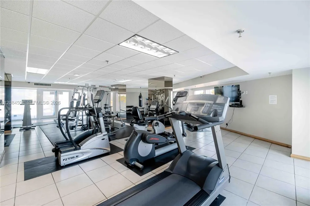 2401 Collins Ave #1112 Miami Beach, FL 33140