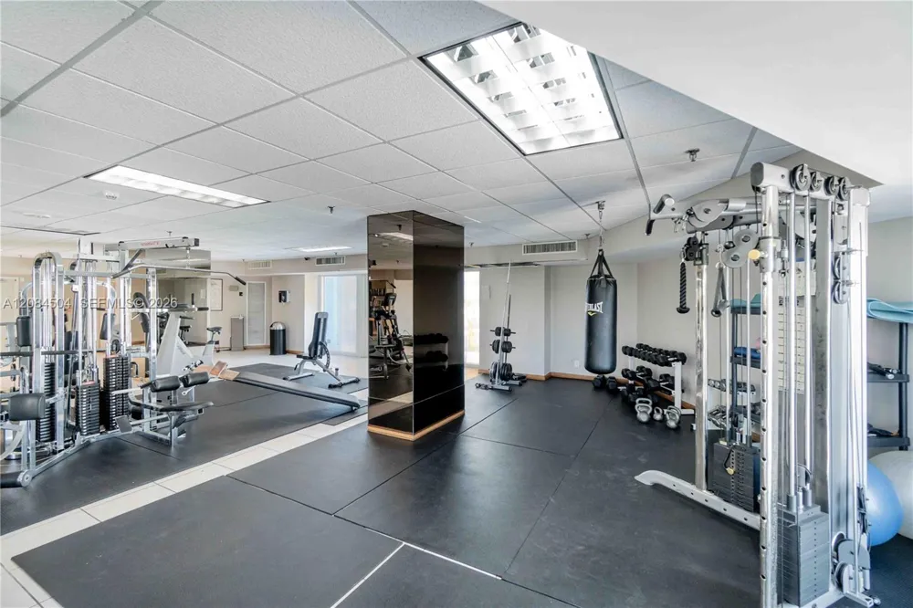 2401 Collins Ave #1112 Miami Beach, FL 33140