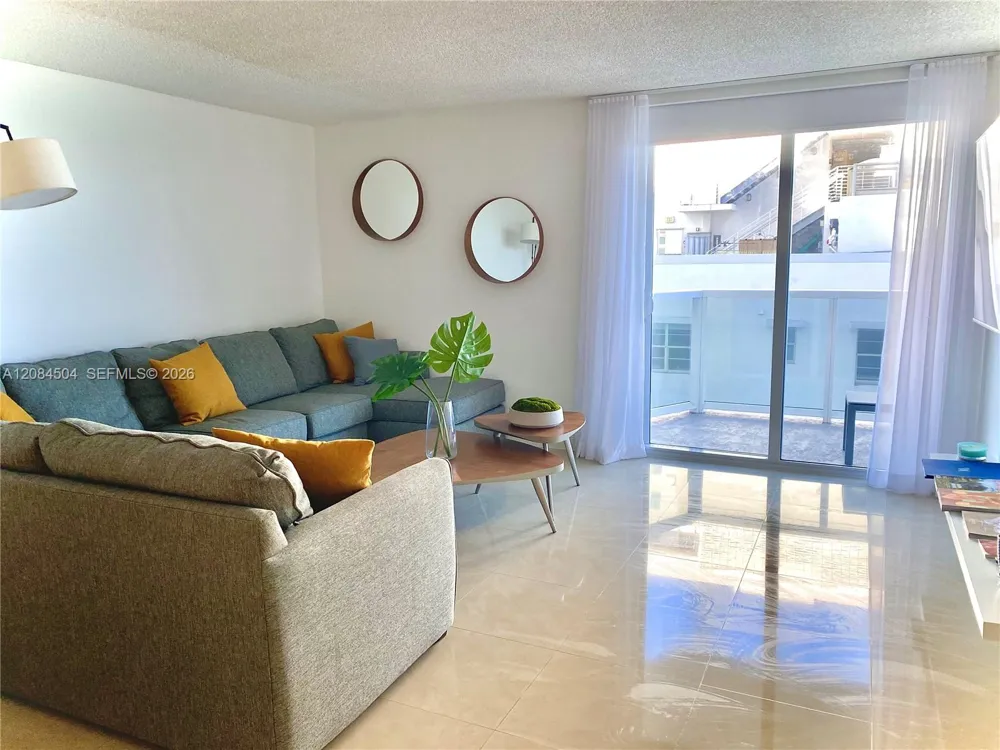 2401 Collins Ave #1112 Miami Beach, FL 33140