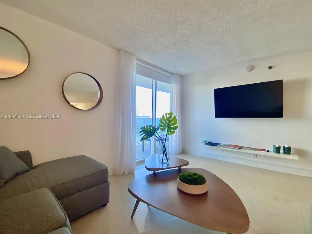 2401 Collins Ave #1112 Miami Beach, FL 33140
