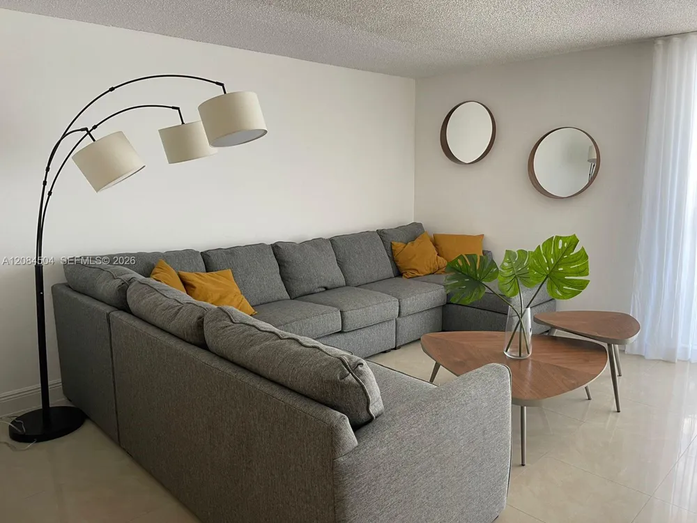 2401 Collins Ave #1112 Miami Beach, FL 33140