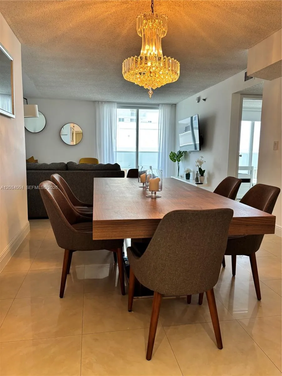 2401 Collins Ave #1112 Miami Beach, FL 33140