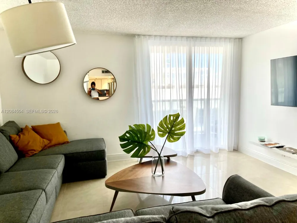 2401 Collins Ave #1112 Miami Beach, FL 33140