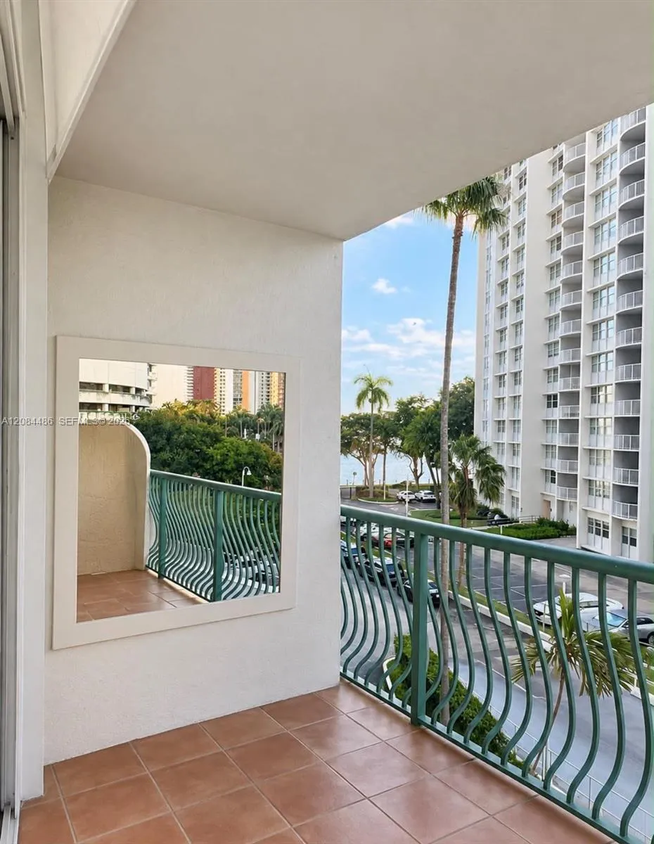 1408 Brickell Bay Dr #402 Miami, FL 33131
