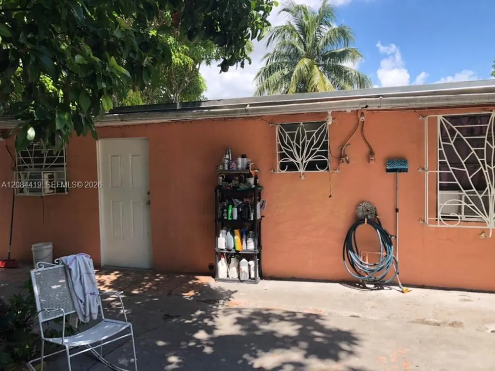 770 E 17th St Hialeah, FL 33010