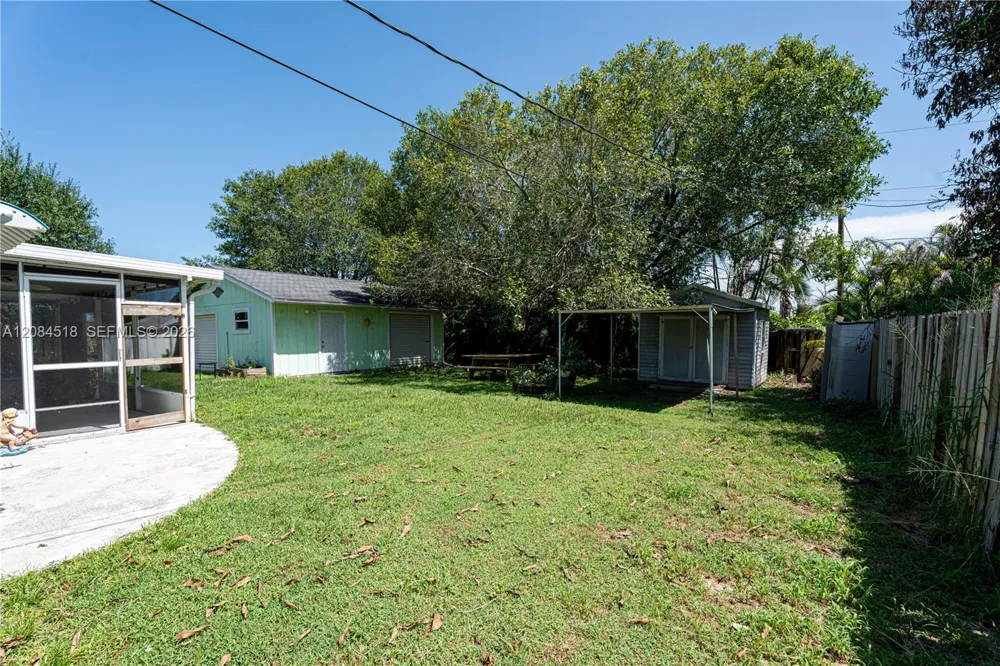 618 SW Ray Ave Port St. Lucie, FL 34983
