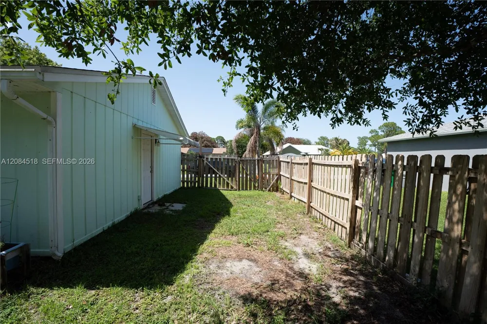 618 SW Ray Ave Port St. Lucie, FL 34983